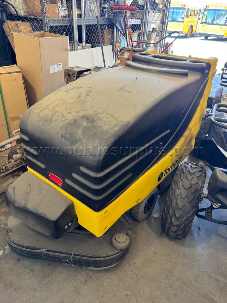 Tornado FloorKeeper L/R 28" Automatic Floor Scrubber - 36V DC — photo 1