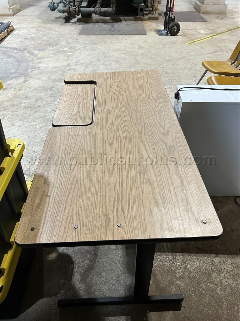 Desk — photo 1