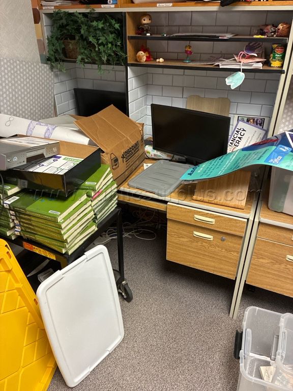 Desk — photo 1