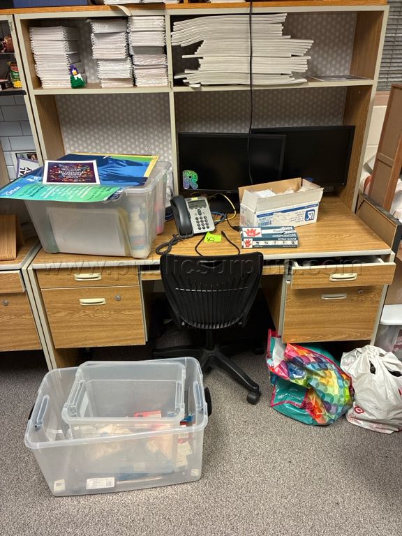 Desk — photo 1