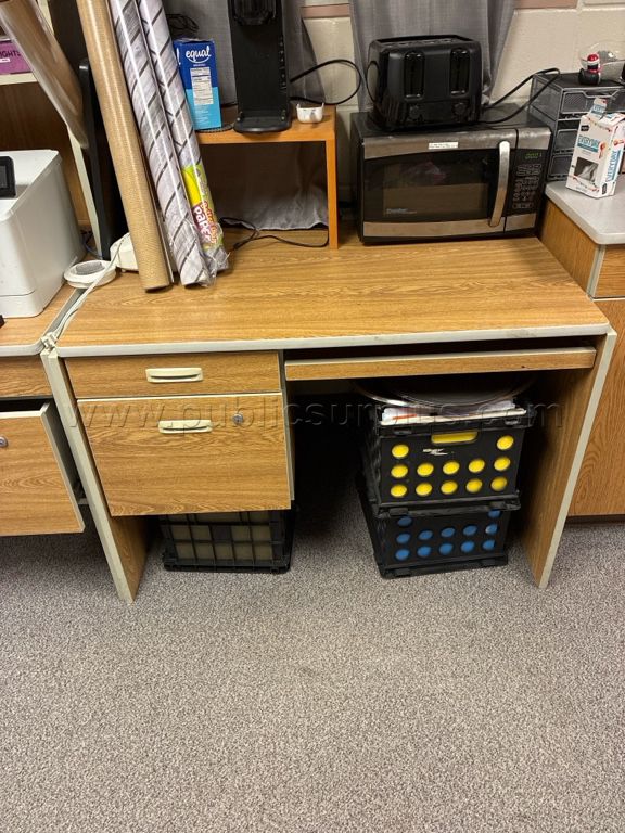Desk — photo 1