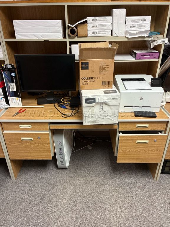 Desk — photo 1