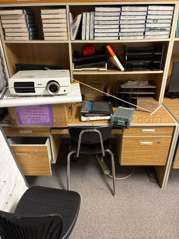 Desk — photo 1