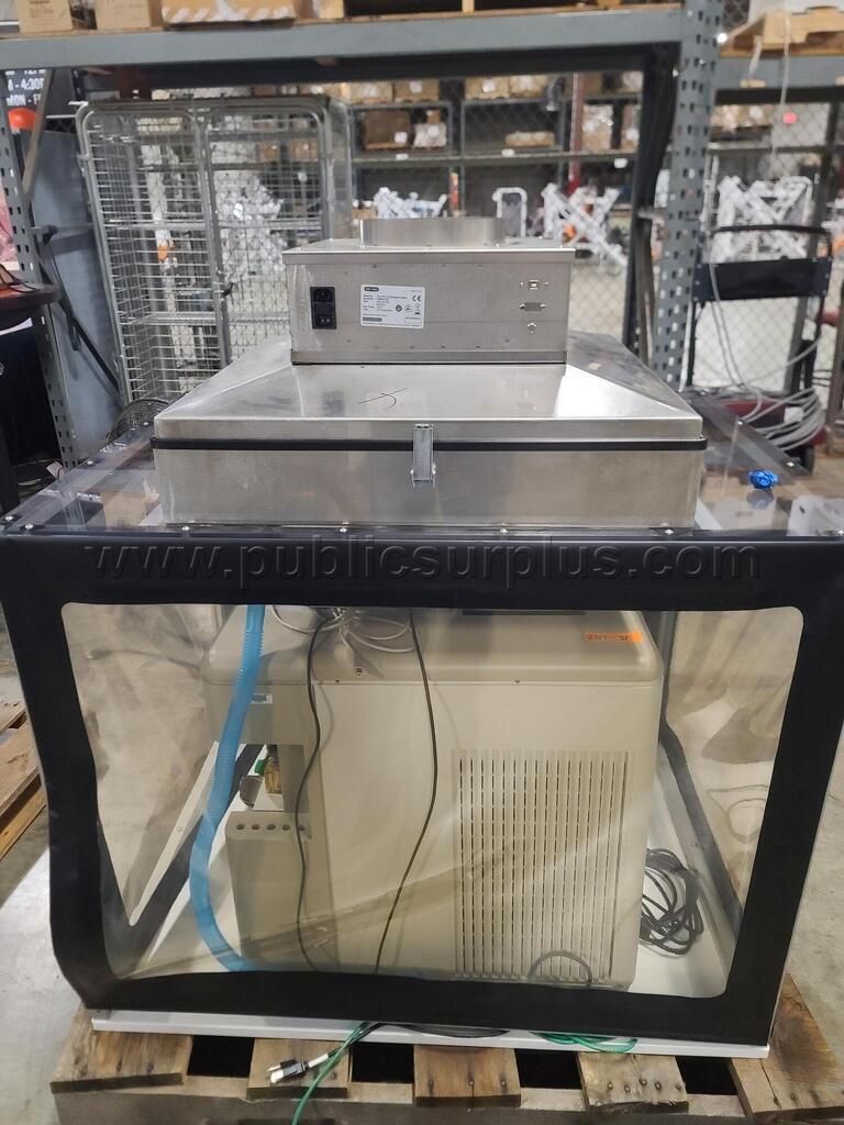 Bio-Rad S3e Cell Sorter w/ Biosafety Cabinet - Powers On / Needs Repair — photo 1