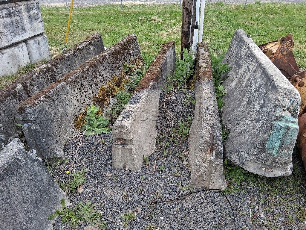 8- Concrete 10' Jersey Barriers Rebar Reinforced — photo 1