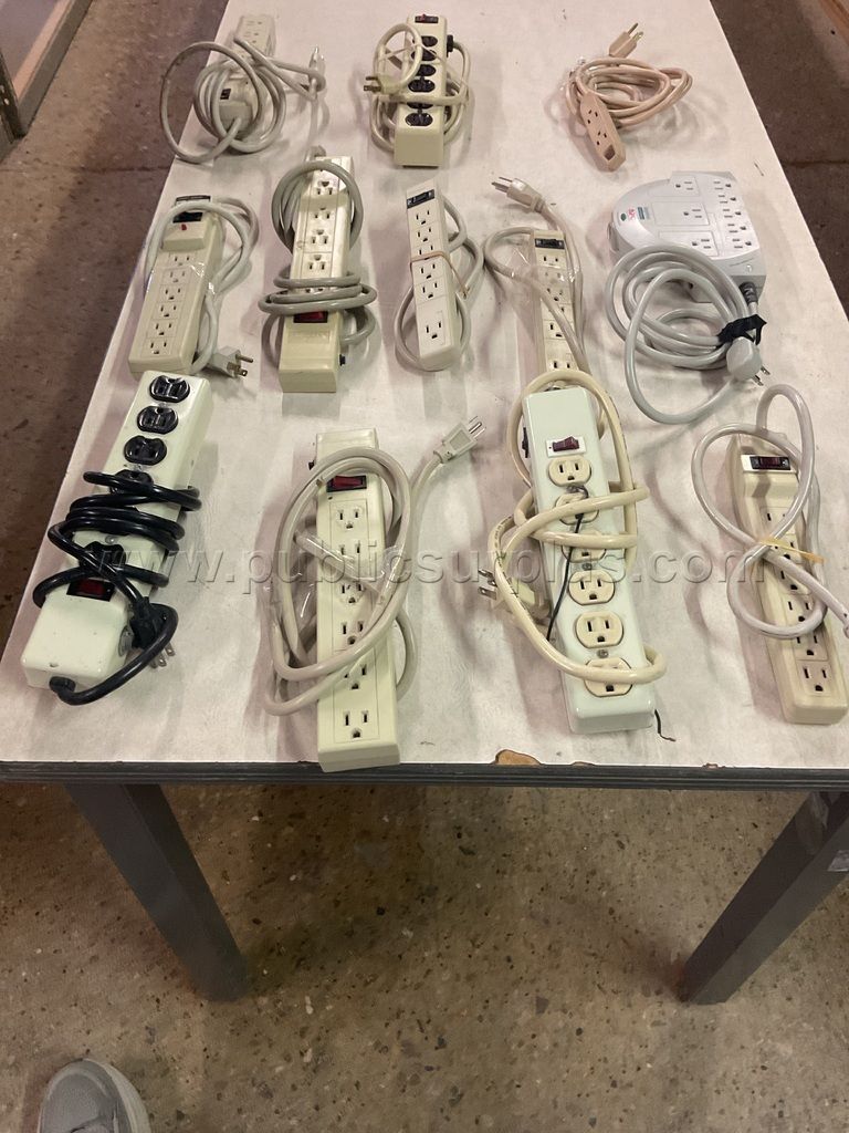12-Power Bars & Extension Cords Lot # 4849 — photo 1