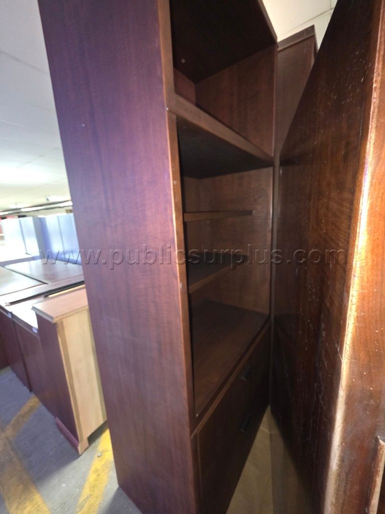 Bookshelf — photo 1