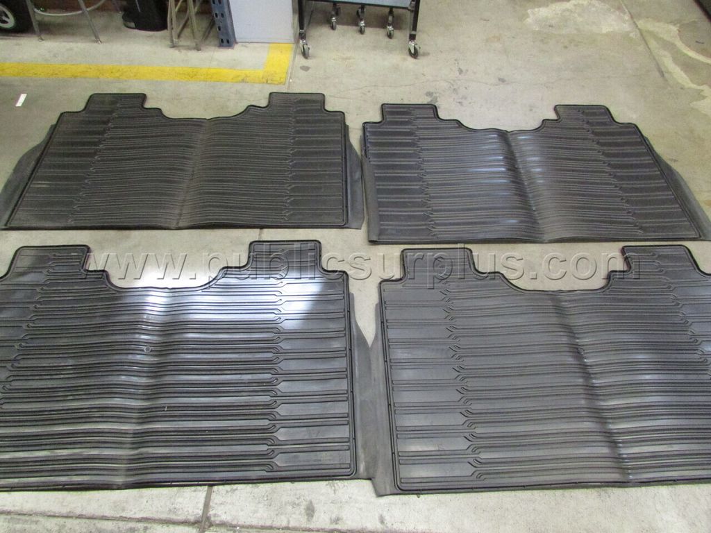 Lot of 4 Ford Vinyl ML3J-16130B40-CBW Floor Mats — photo 1