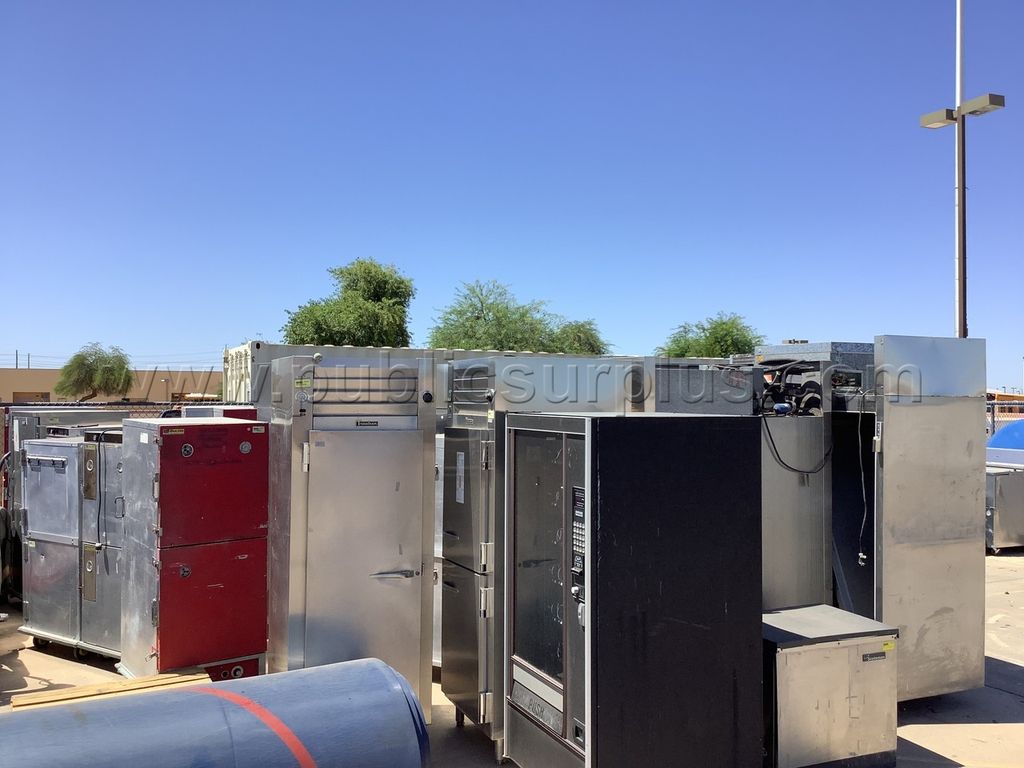 Lot 2 cafeteria equipment — photo 1