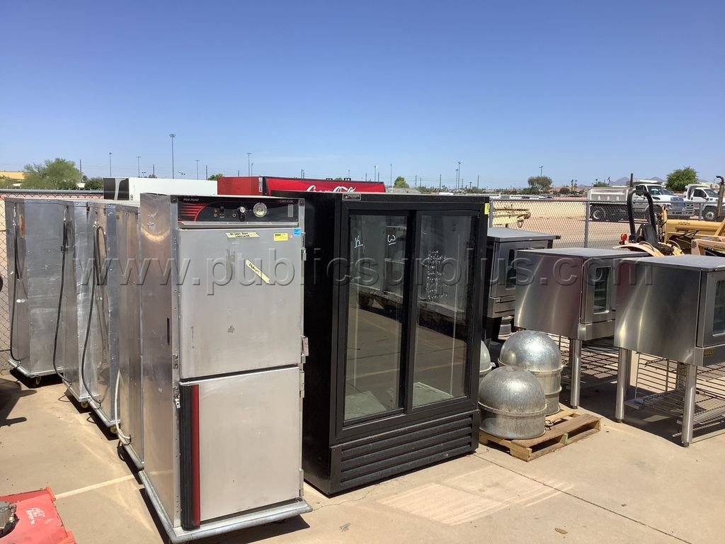 Lot 3 cafeteria equipment — photo 1