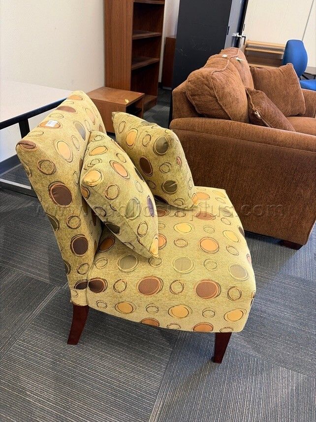 Chair — photo 1