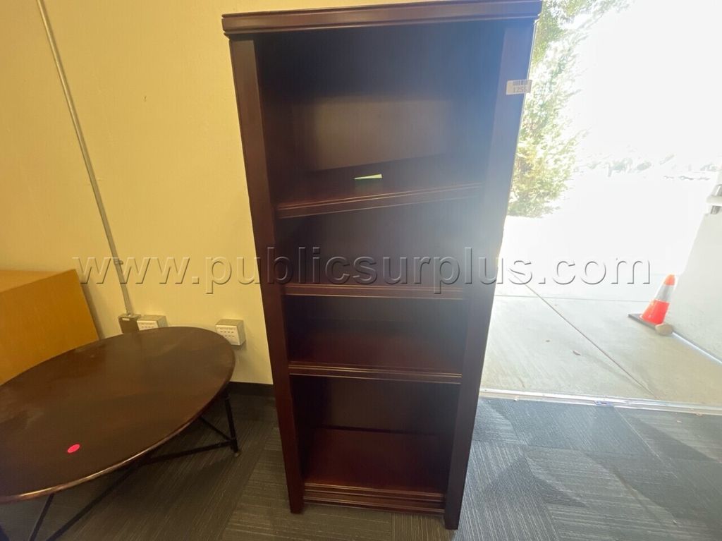 Bookshelf — photo 1