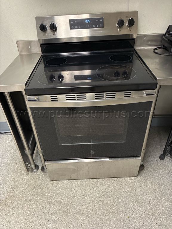 Freestanding Range — photo 1