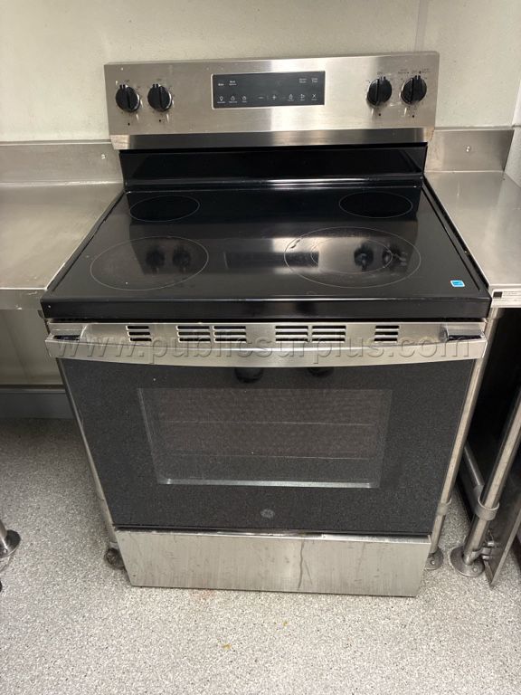 Freestanding Range — photo 1