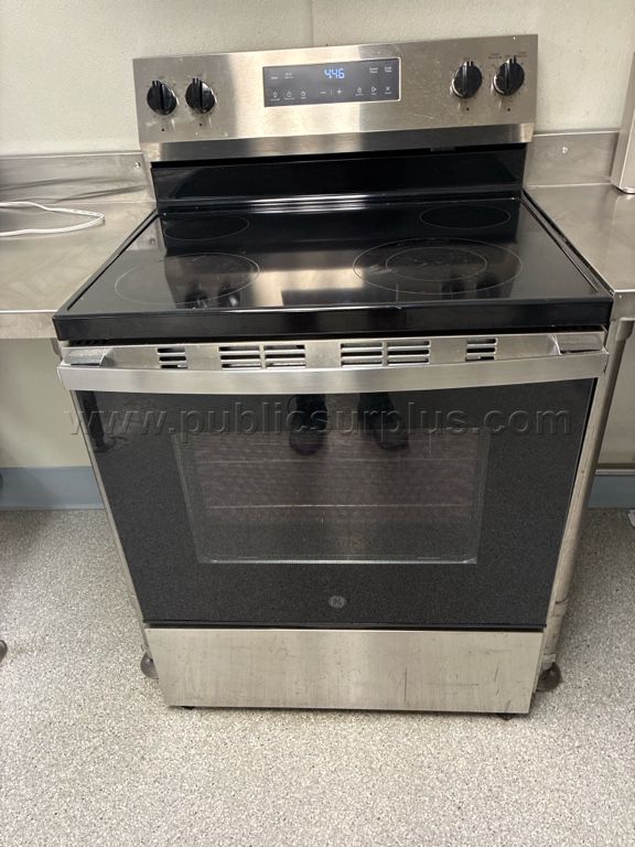 Freestanding Range — photo 1