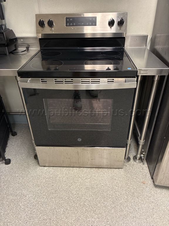 Freestanding Range — photo 1