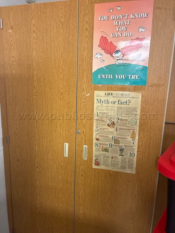 Cabinet — photo 1