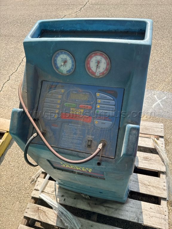 LOT 123 Yellow jacket Freon recover machine — photo 1