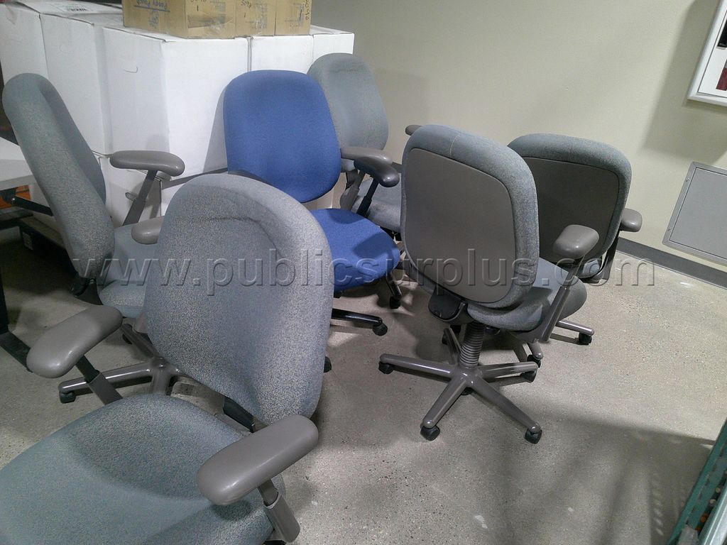 Table and chairs for sale. — photo 1