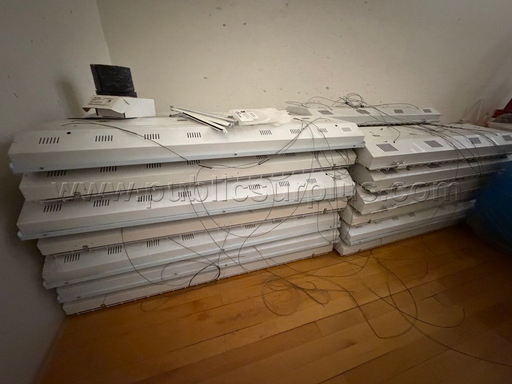 Lot of 26 light fixtures — photo 1