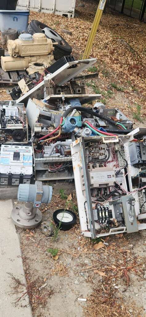 SCRAP ELECTRICAL COMPONENTS — photo 1