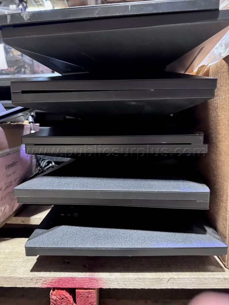 Lot of Ten (10) HP P224 Monitors — photo 1