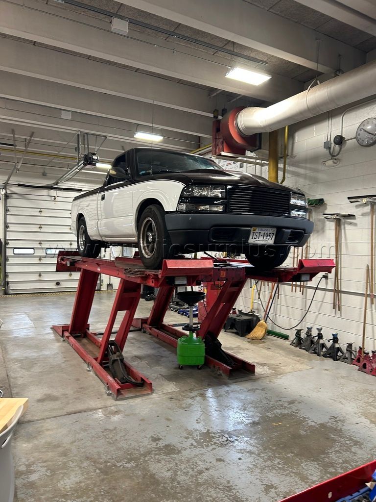 HUNTER LIFT — photo 1