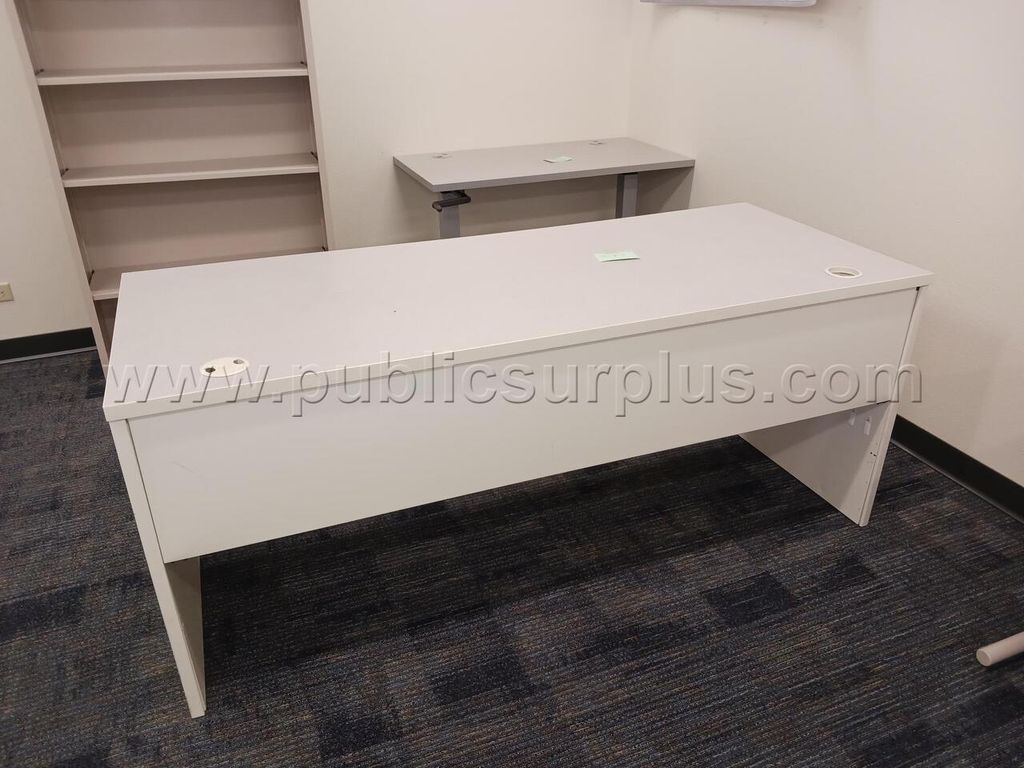 Office Desk — photo 1