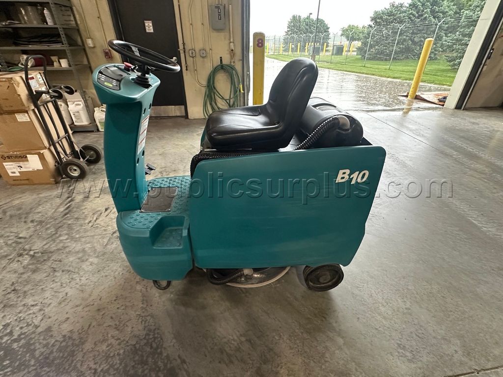 Tennant B10 Floor Burnisher — photo 1