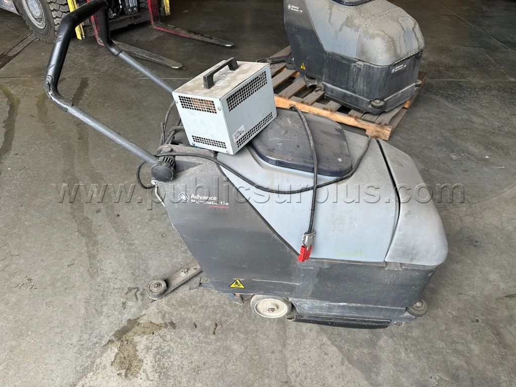2-Advance floor scrubbers — photo 1
