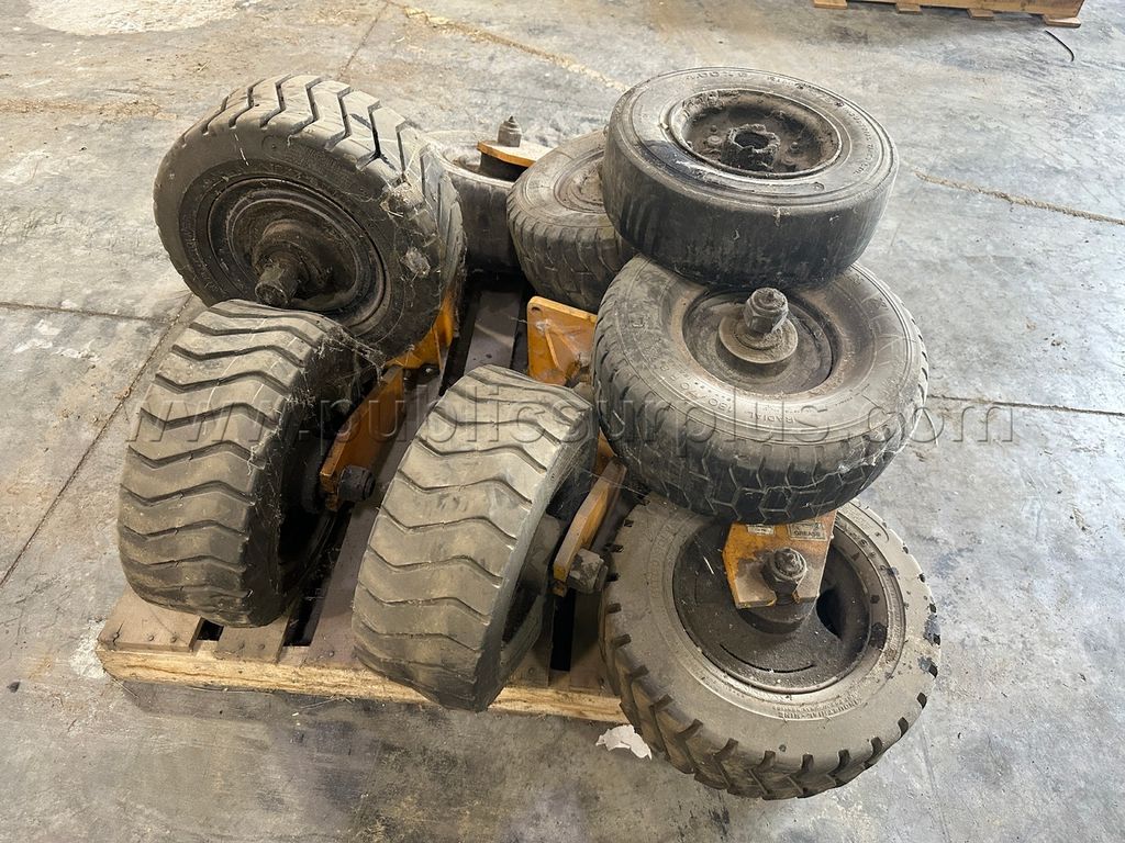 Pallet of caster tires — photo 1