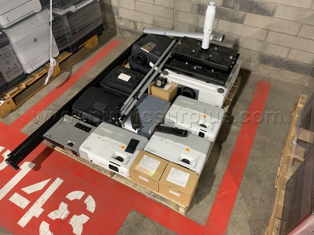 Projectors & Screen /KK — photo 1