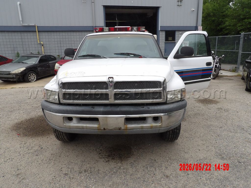 2001 Dodge 2500 — photo 1