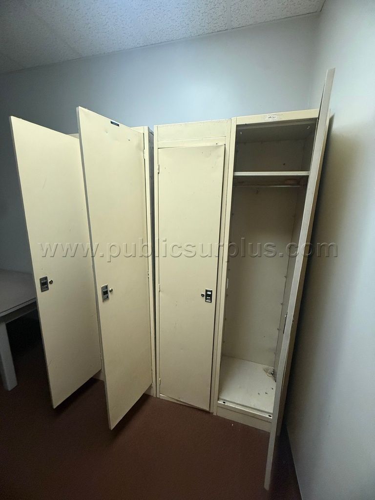 Full-Height Single-Tier Metal Lockers — photo 1