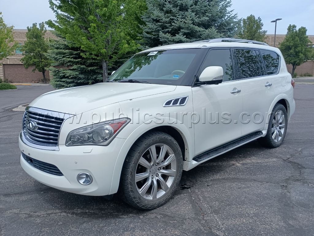 2001 Infiniti QX56 4x4 — photo 1