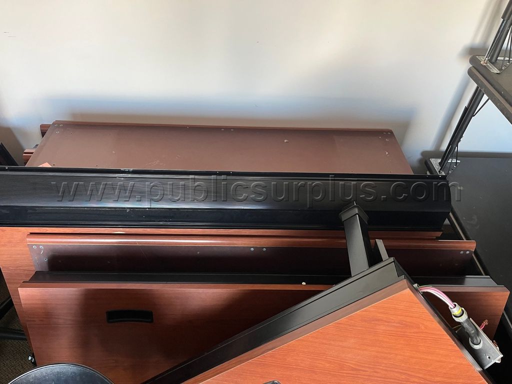 Interconnected table/desks — photo 1