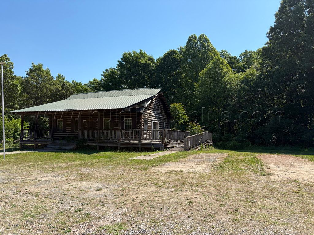 Log Cabin — photo 1