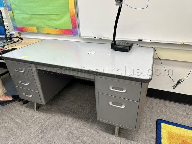 Teacher Desk — photo 1
