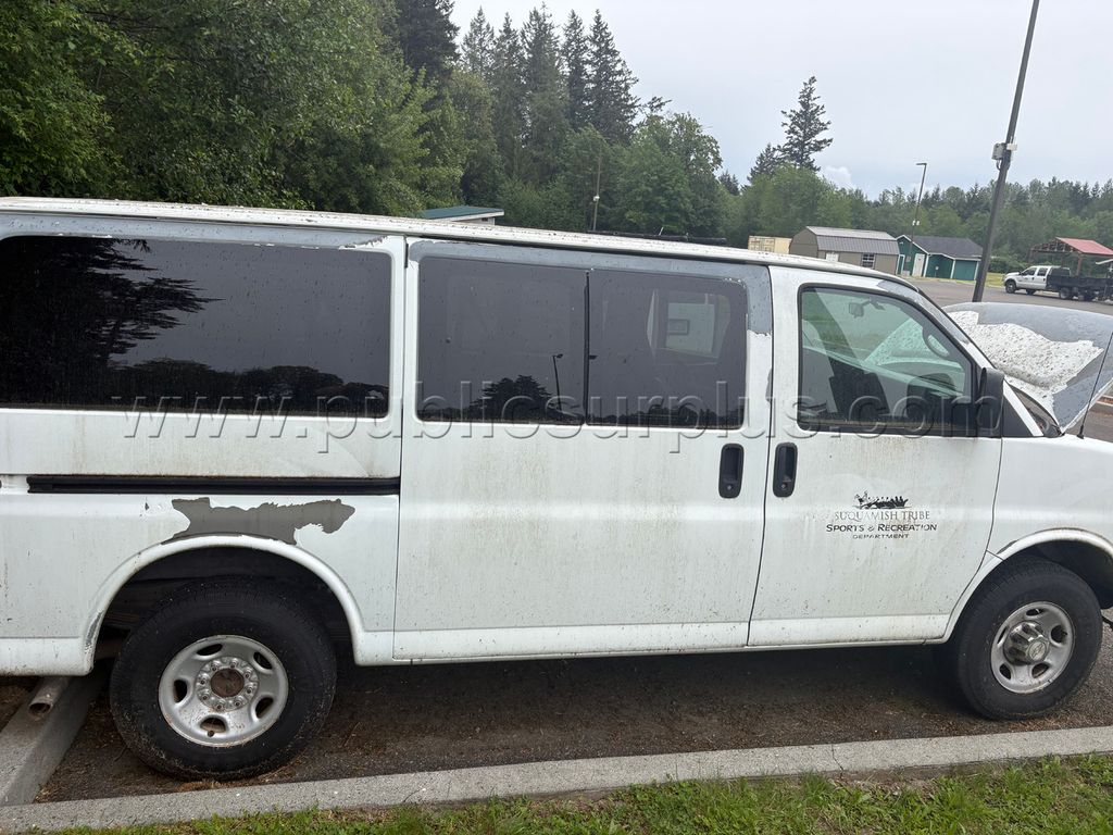 2009 Chevy Express 3500 Van — photo 1
