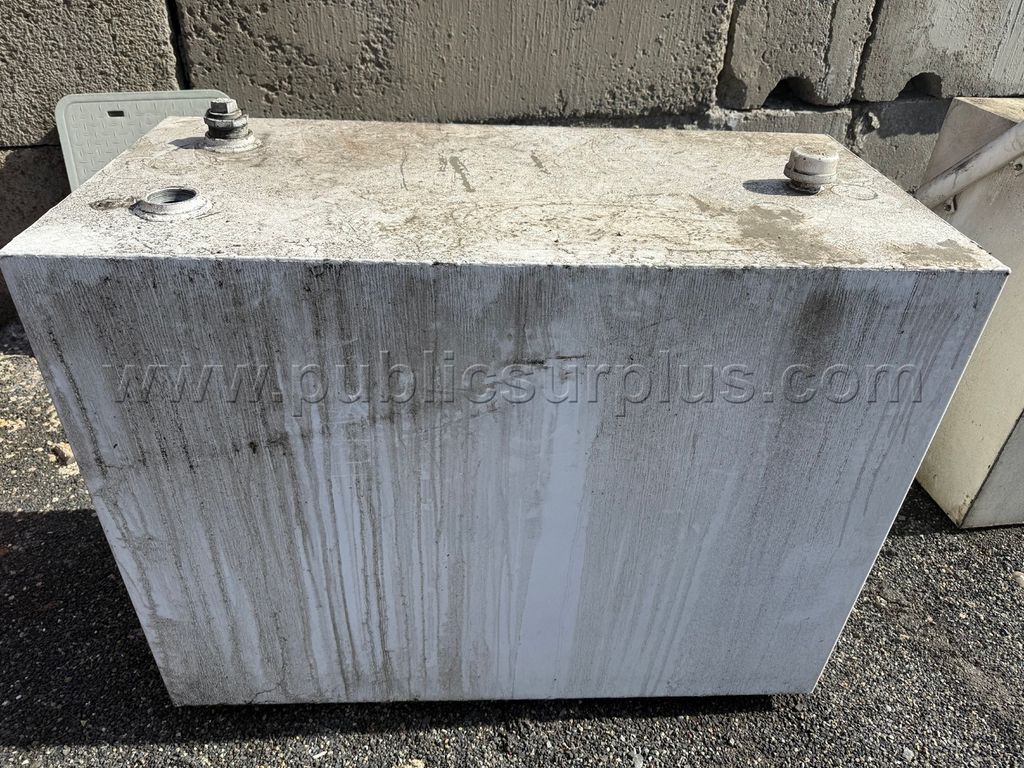 Oil tank — photo 1