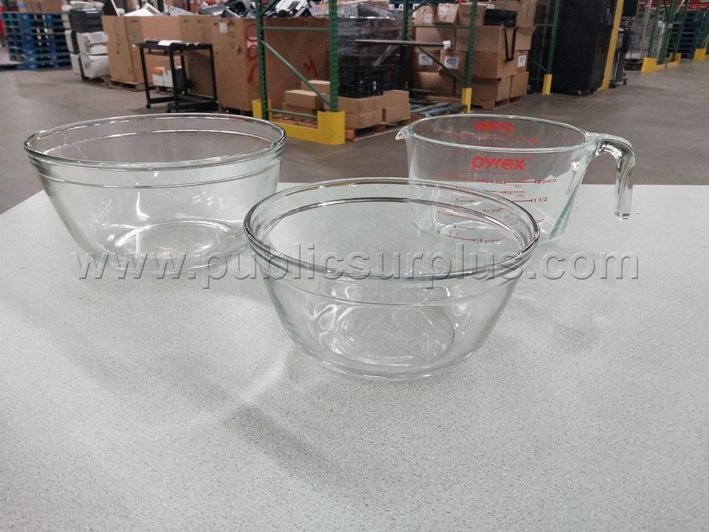 Glass Mixing Bowls & Pyrex Measuring Cup — photo 1