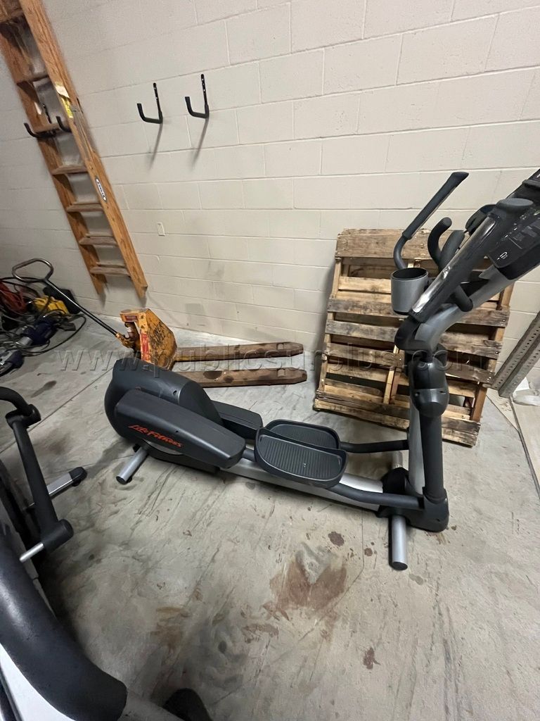Life Fitness Elliptical Model CLSX — photo 1