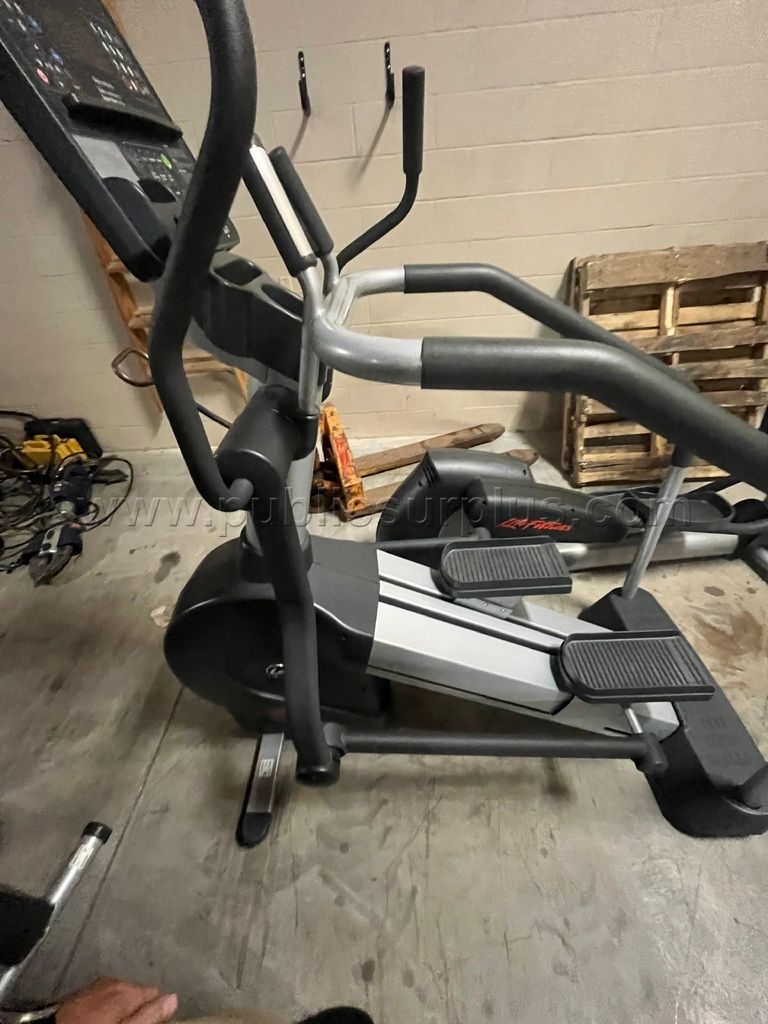 Life Fitness Elliptical Model CLSL — photo 1