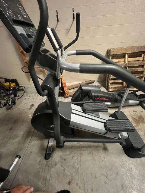Life Fitness Elliptical Model CLSL