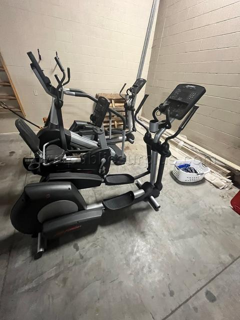 Life Fitness Elliptical Model CLSX