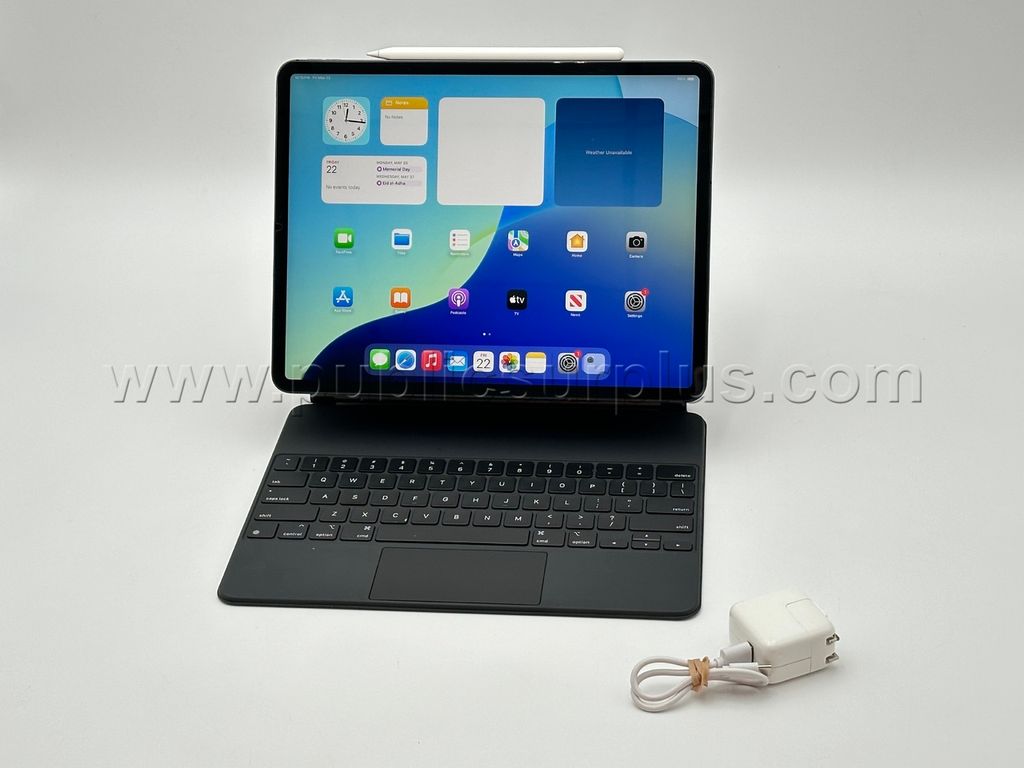 1 Apple iPad with Keyboard Case - Shipping $20.00 /RA — photo 1