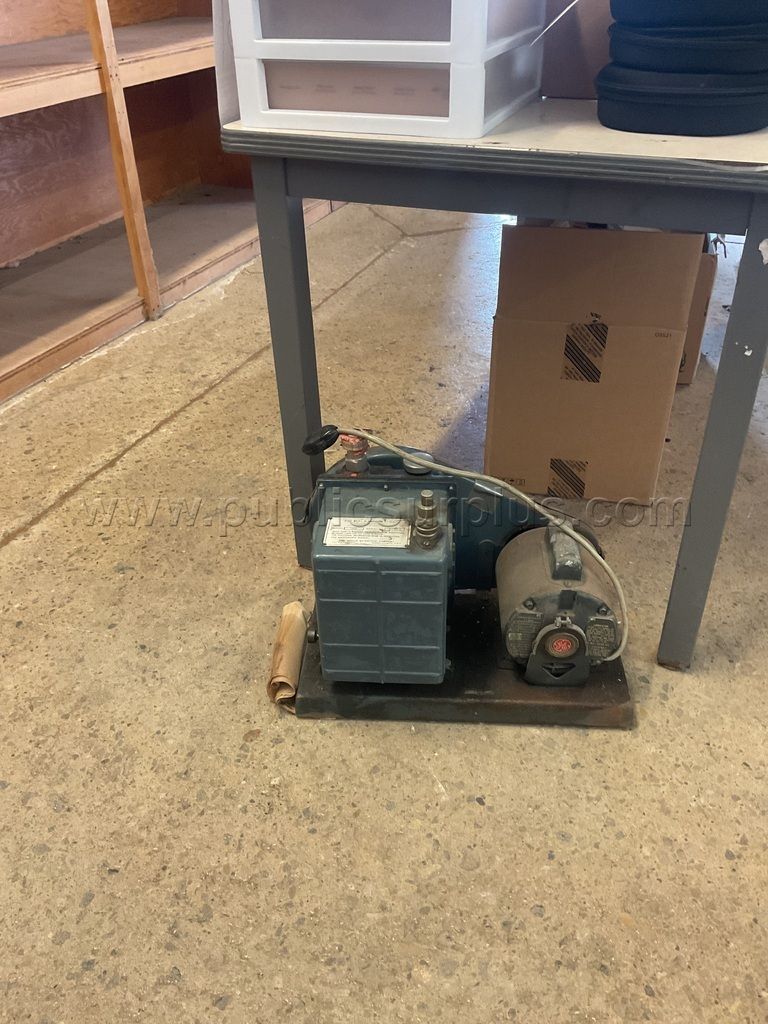 Welch Duo-Seal Vacuum Pump Lot # 4858 — photo 1