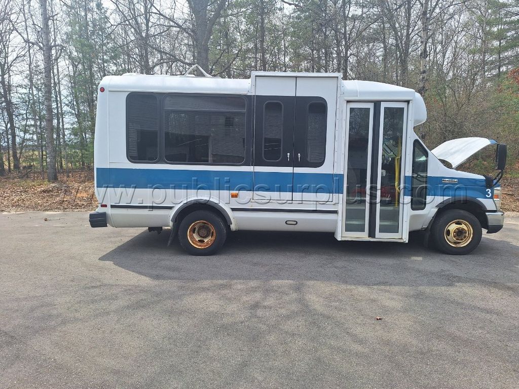 2015 FORD E450 TRANSIT CUTAWAY BUS — photo 1