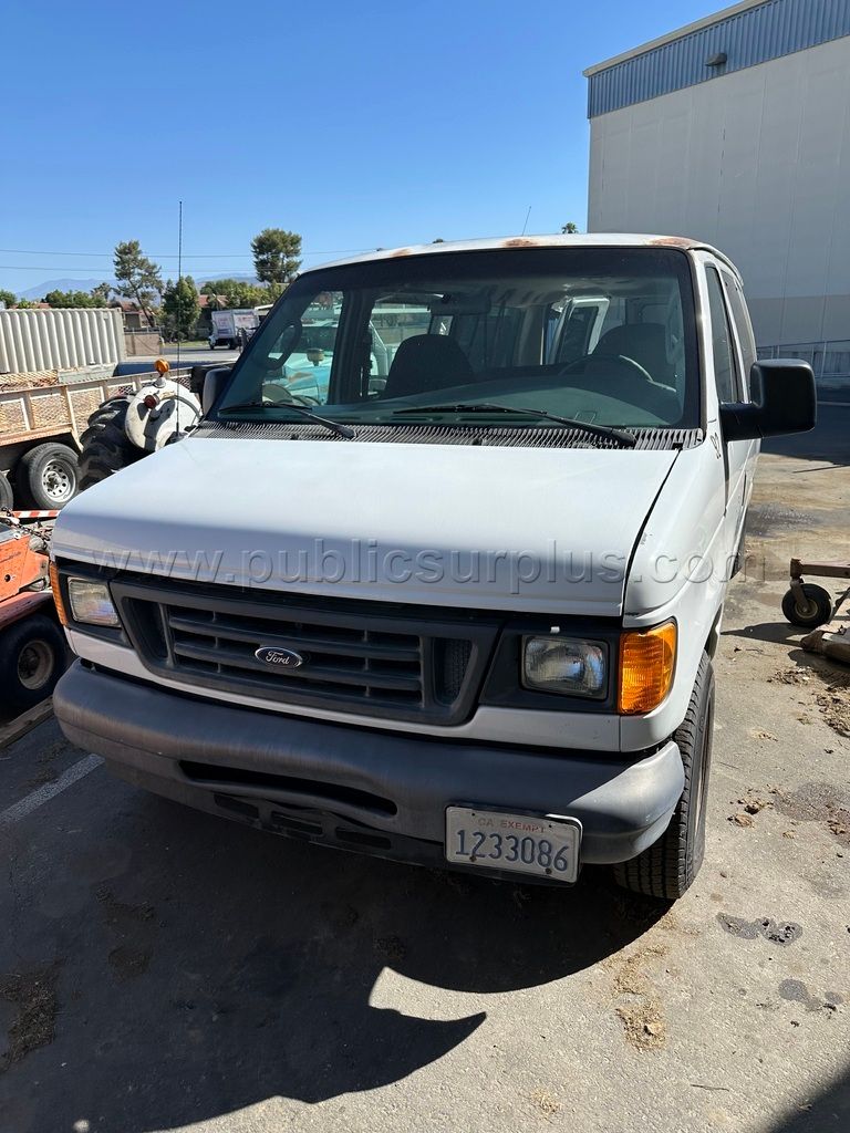 2006 Ford E350 Van — photo 1