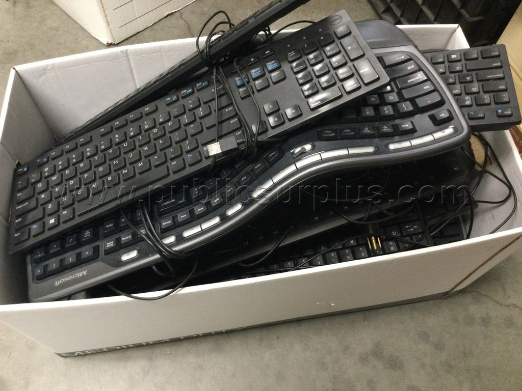 LOT OF KEYBOARDS - SOLD AS IS - 630 — photo 1